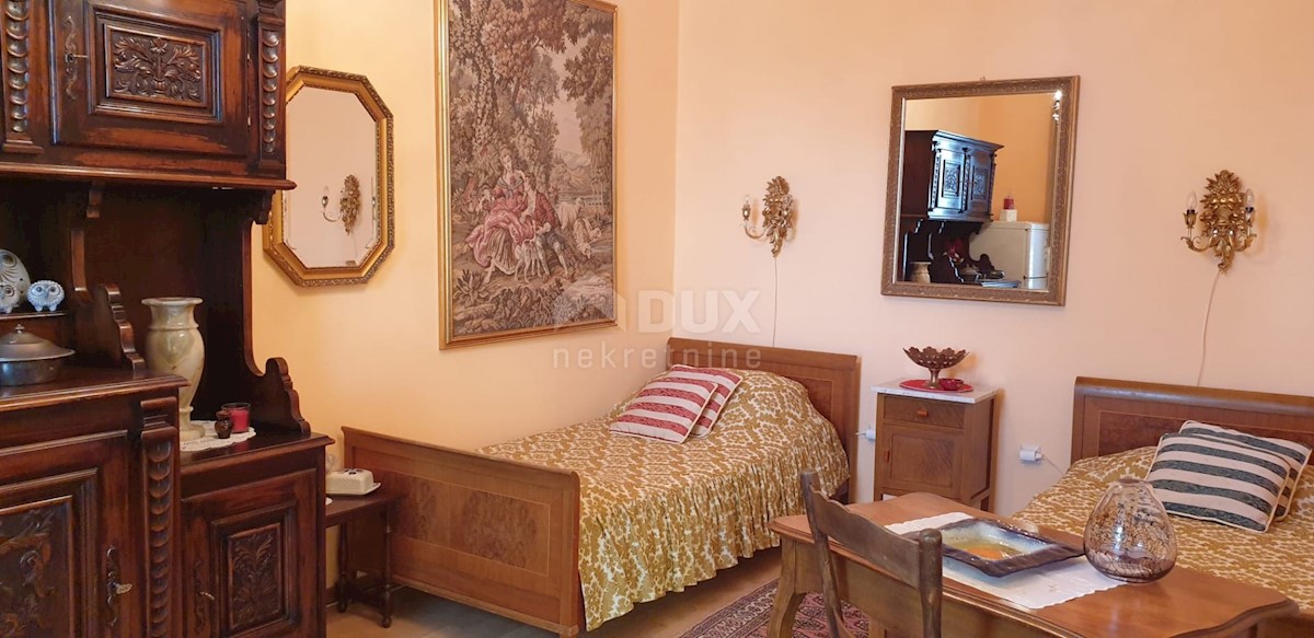 ISOLA DI KRK, MALINSKA - Villa in pietra vicino al mare