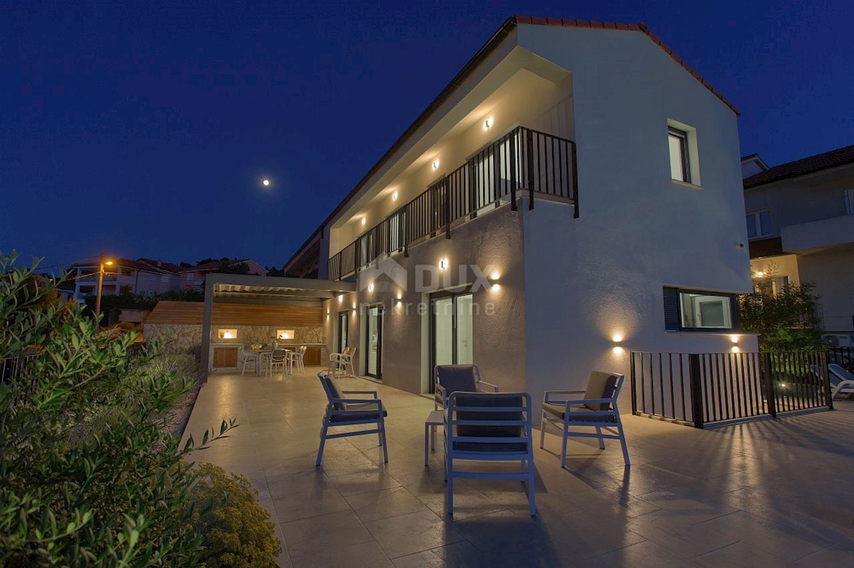 ISOLA DI KRK, VRBNIK - villa moderna con vista panoramica sul mare