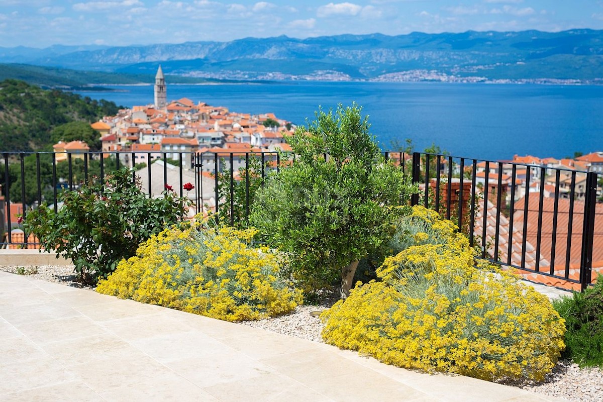 ISOLA DI KRK, VRBNIK - villa moderna con vista panoramica sul mare
