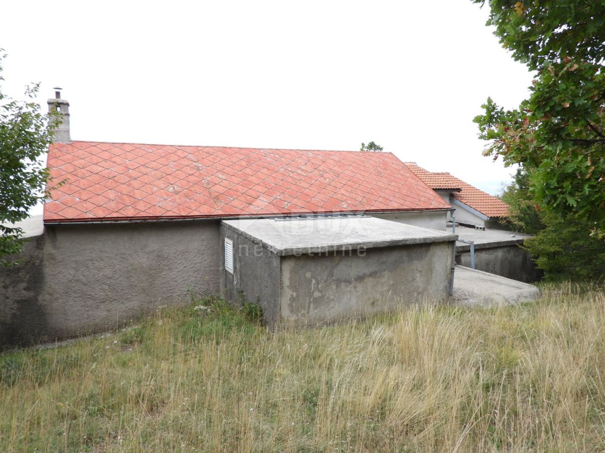 RIJEKA, HRELJIN - casa bifamiliare 150m2 con vista mare + ambiente 1450m2