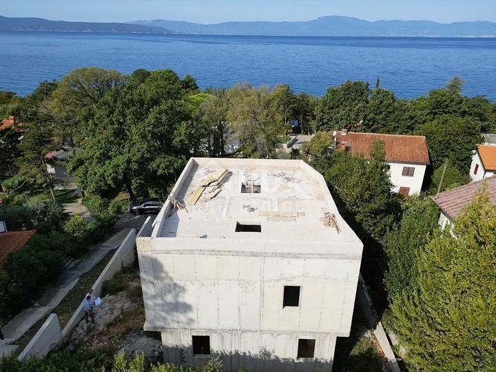 NJIVICE - BELLA VILLA IN FASE DI ROH-BAU, 1A FILA AL MARE