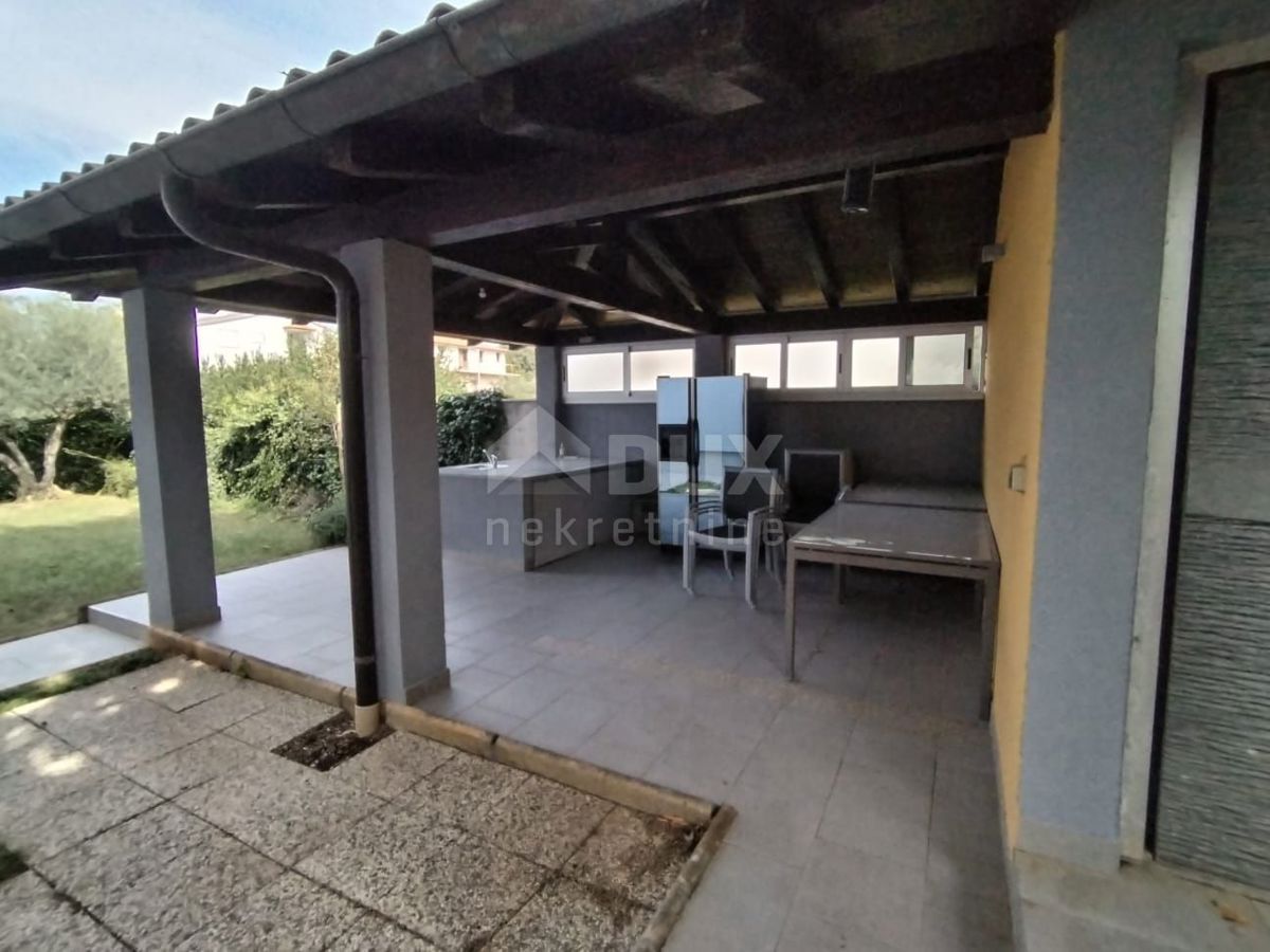 ISTRIA, PULA - Appartamento nel seminterrato 128m2 con giardino e cucina estiva!