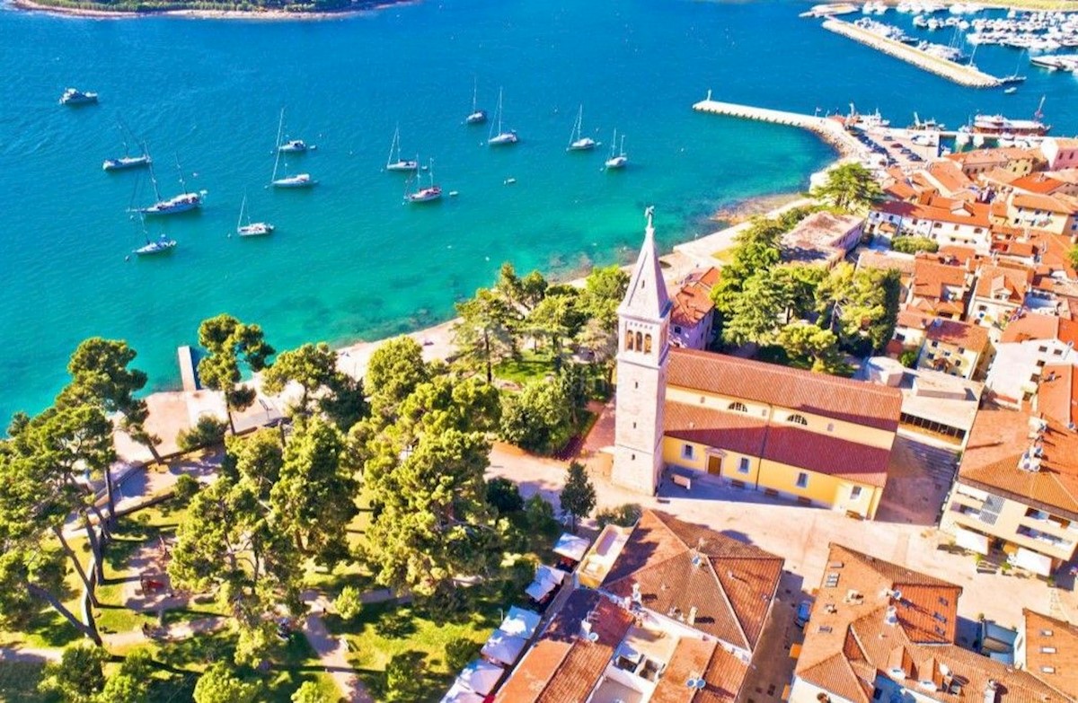 ISTRIA, NOVIGRAD - Appartamento con vista panoramica in ottima posizione, a 300 metri dal mare