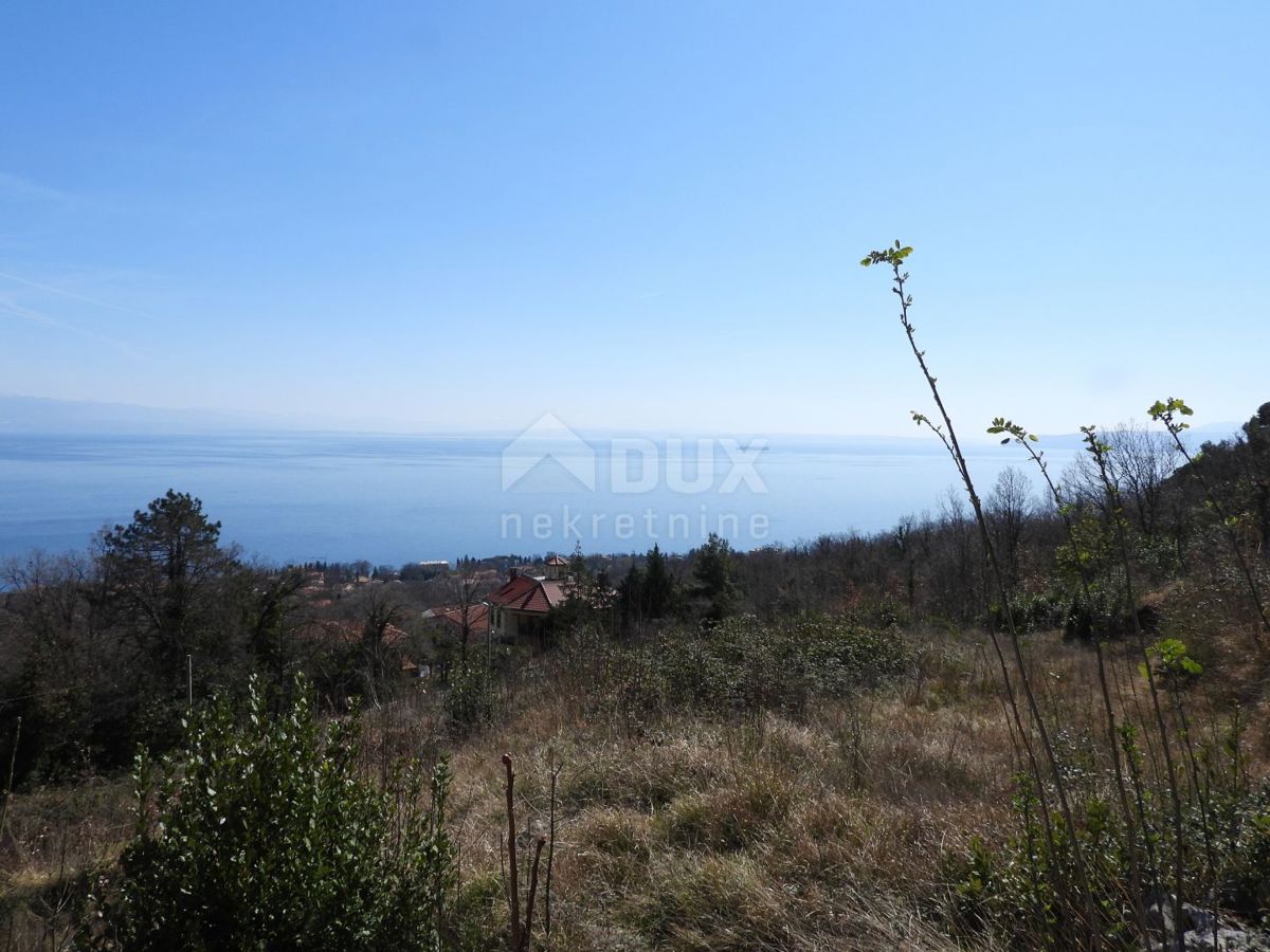 OPATIJA, LOVRAN - terreno edificabile di circa 4981 m2, di cui circa 3500 m2 è un edificio + circa 1400 m2 di zona verde per una casa unifamiliare/edificio residenziale - appartamenti