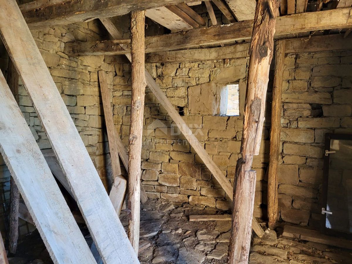 ISTRIA, MOTOVUN - Casa indipendente in pietra con vista su Montona