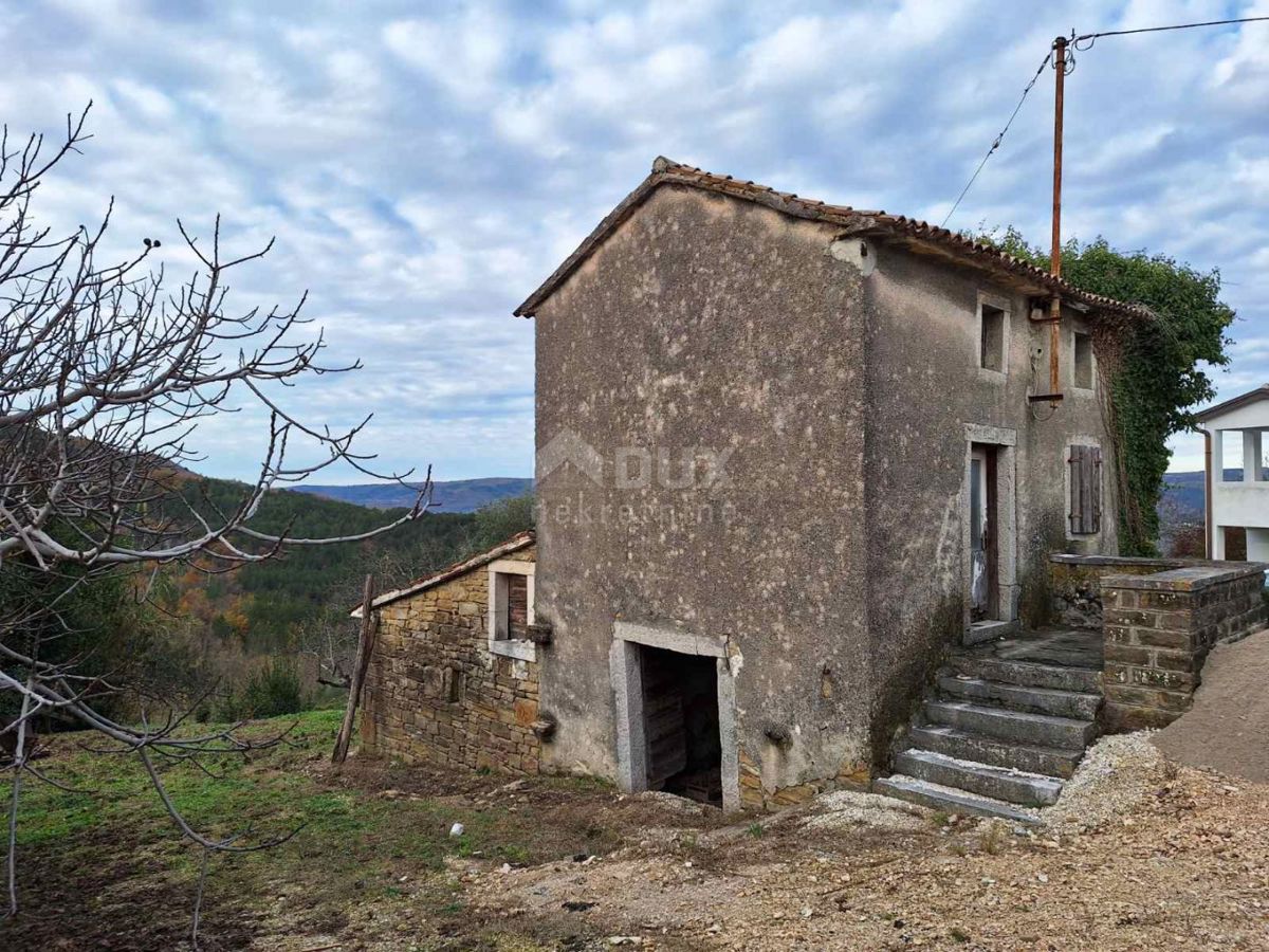 ISTRIA, MOTOVUN - Casa indipendente in pietra con vista su Montona