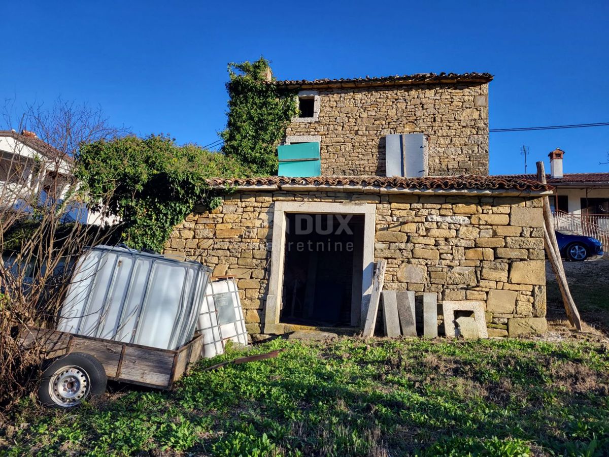 ISTRIA, MOTOVUN - Casa indipendente in pietra con vista su Montona