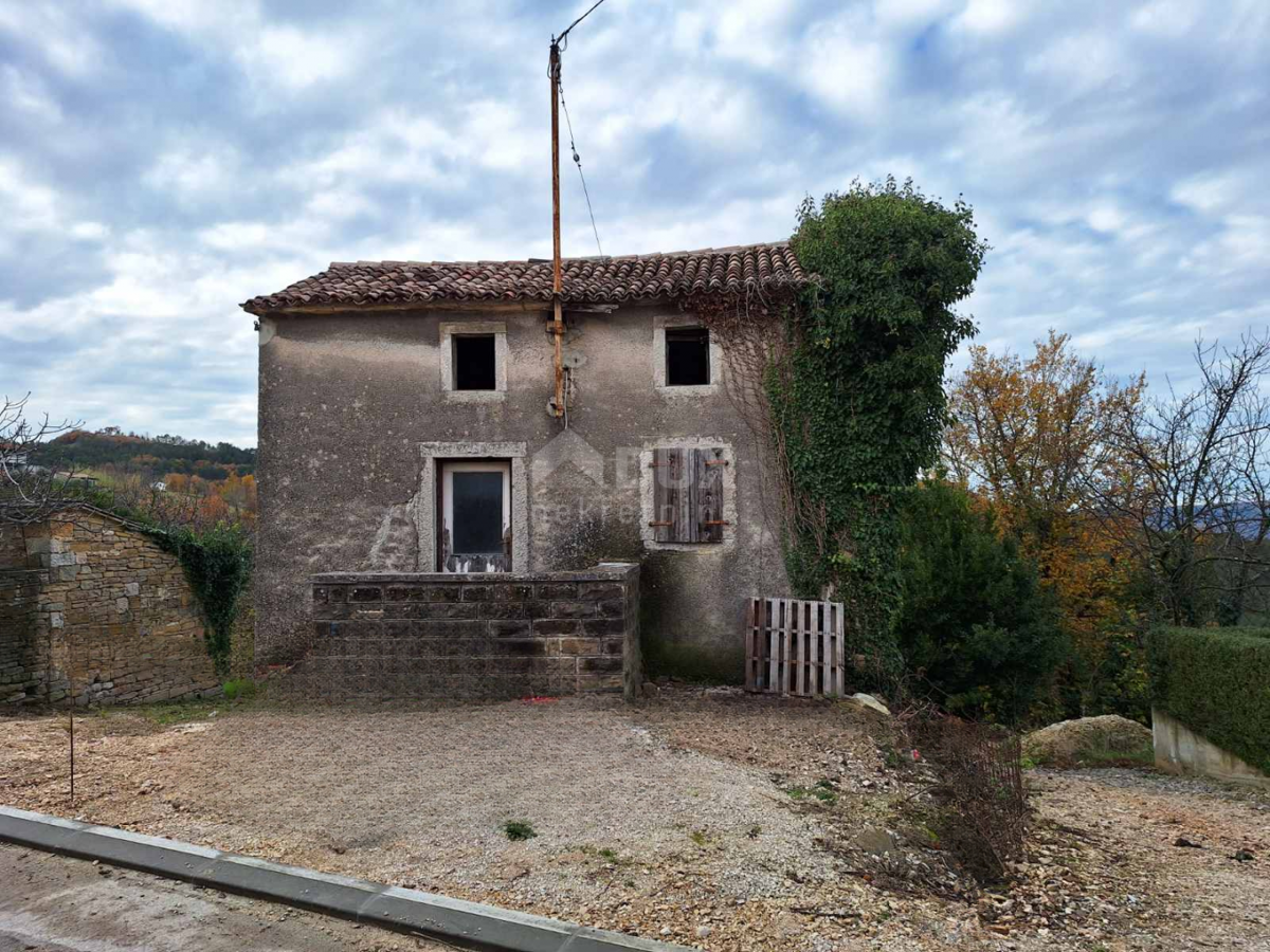 ISTRIA, MOTOVUN - Casa indipendente in pietra con vista su Montona