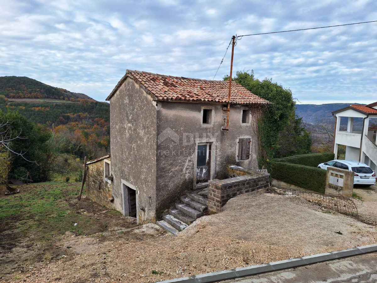 ISTRIA, MOTOVUN - Casa indipendente in pietra con vista su Montona