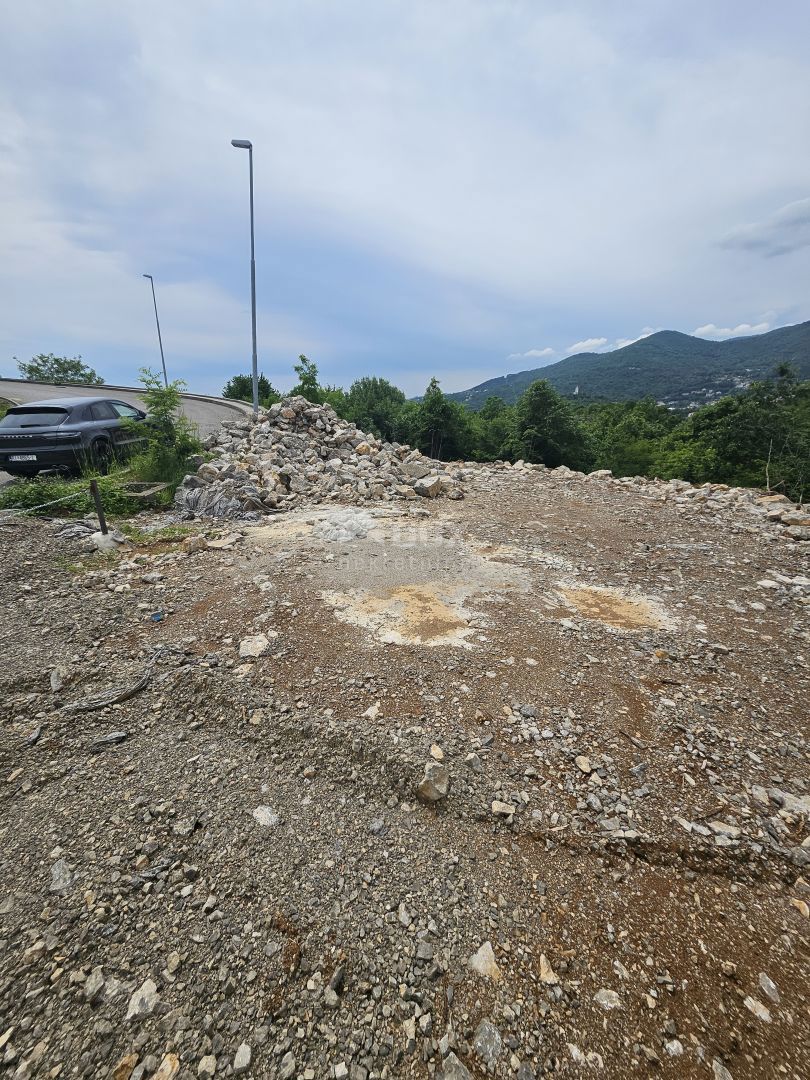 OPATIJA, MATULJI - terreno edificabile 2157m2 nella zona commerciale per locali commerciali/sala