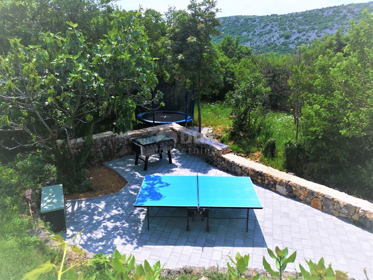 VINODOLSKA DOLINA, BRIBIR - Complesso di 2 ville, vigneto e campo da tennis!