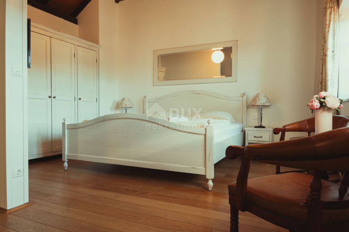 VINODOLSKA DOLINA, BRIBIR - Complesso di 2 ville, vigneto e campo da tennis!