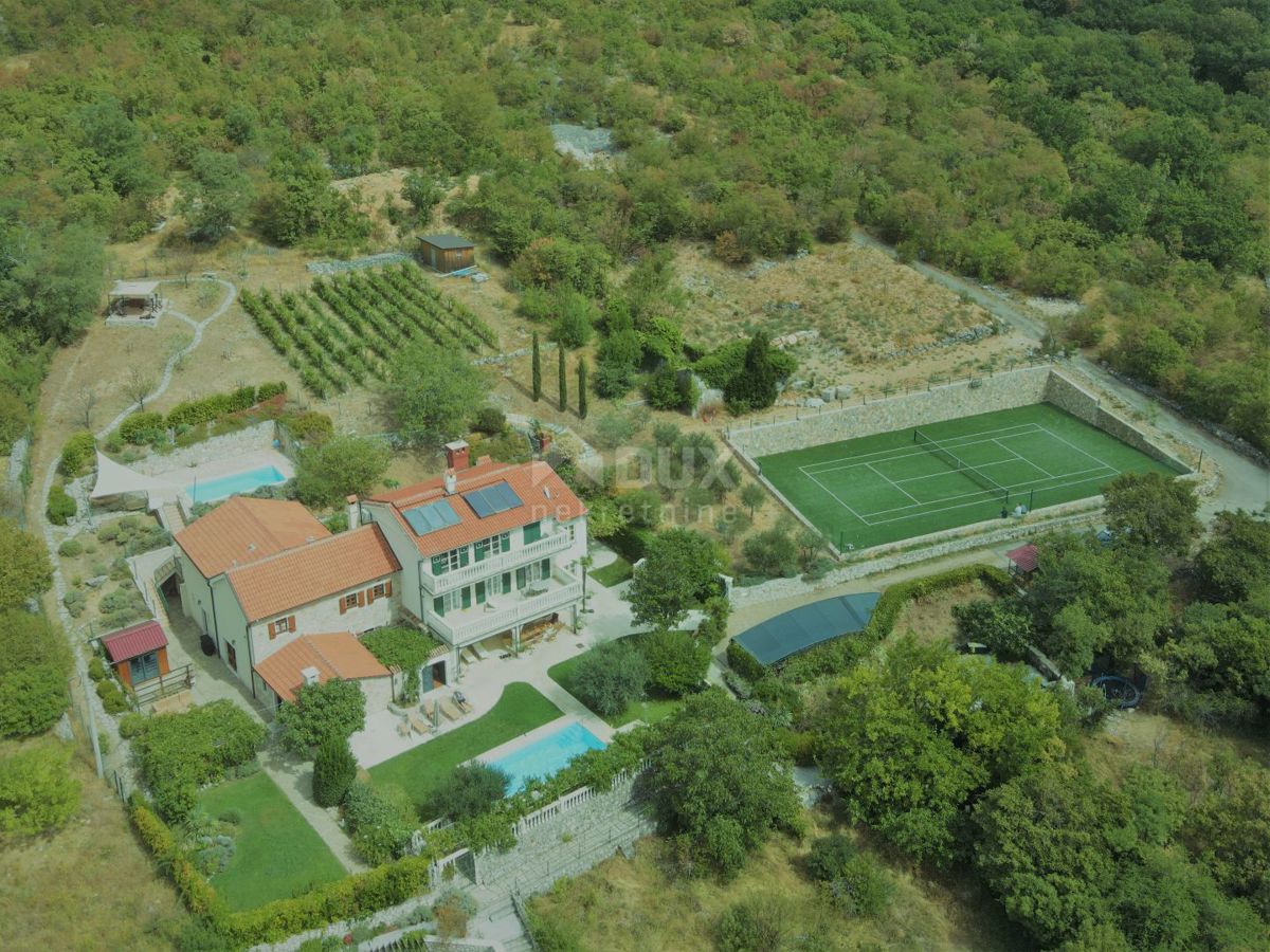 VINODOLSKA DOLINA, BRIBIR - Complesso di 2 ville, vigneto e campo da tennis!