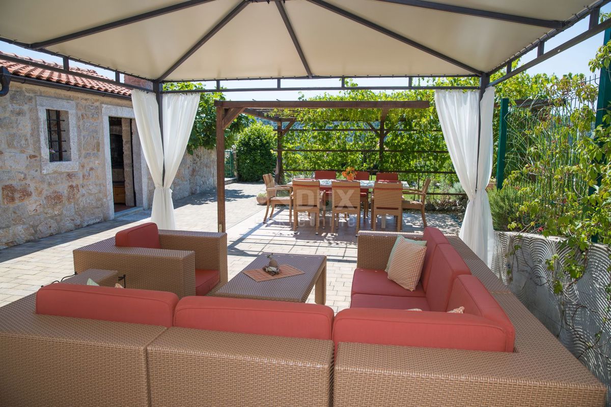 VINODOLSKA DOLINA, BRIBIR - Complesso di 2 ville, vigneto e campo da tennis!