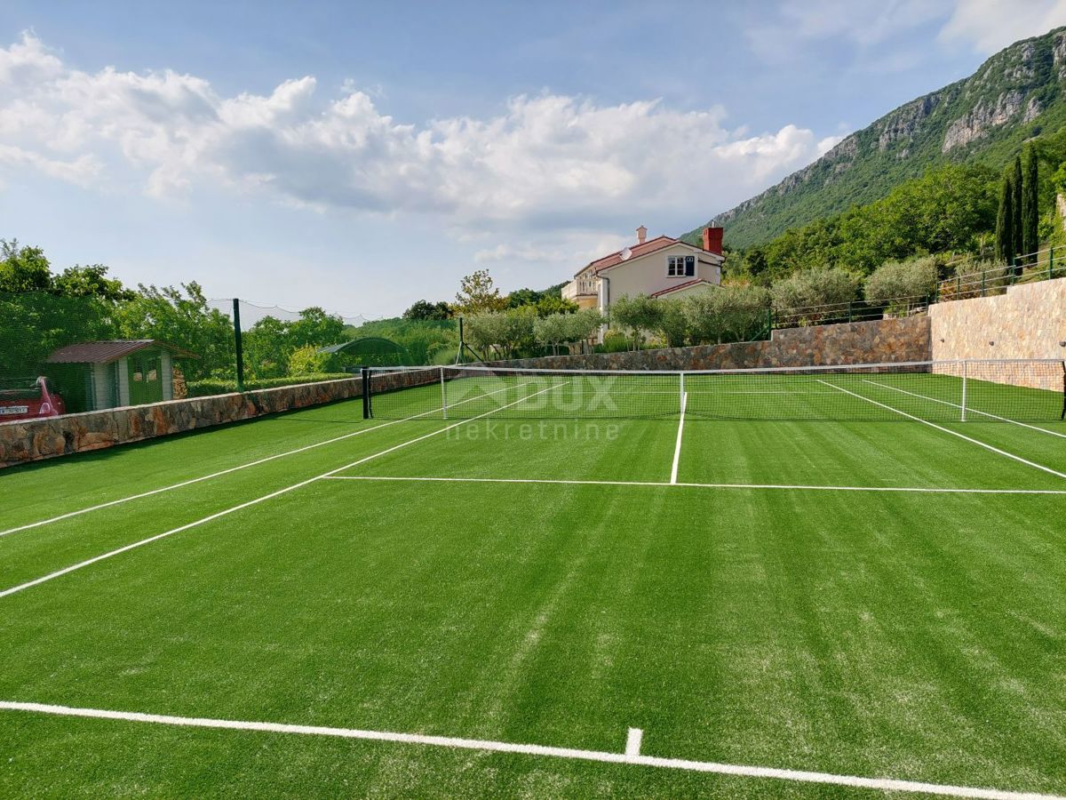 VINODOLSKA DOLINA, BRIBIR - Complesso di 2 ville, vigneto e campo da tennis!