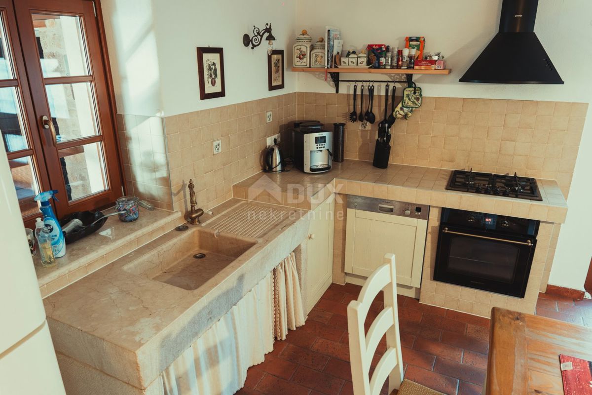 VINODOLSKA DOLINA, BRIBIR - Complesso di 2 ville, vigneto e campo da tennis!