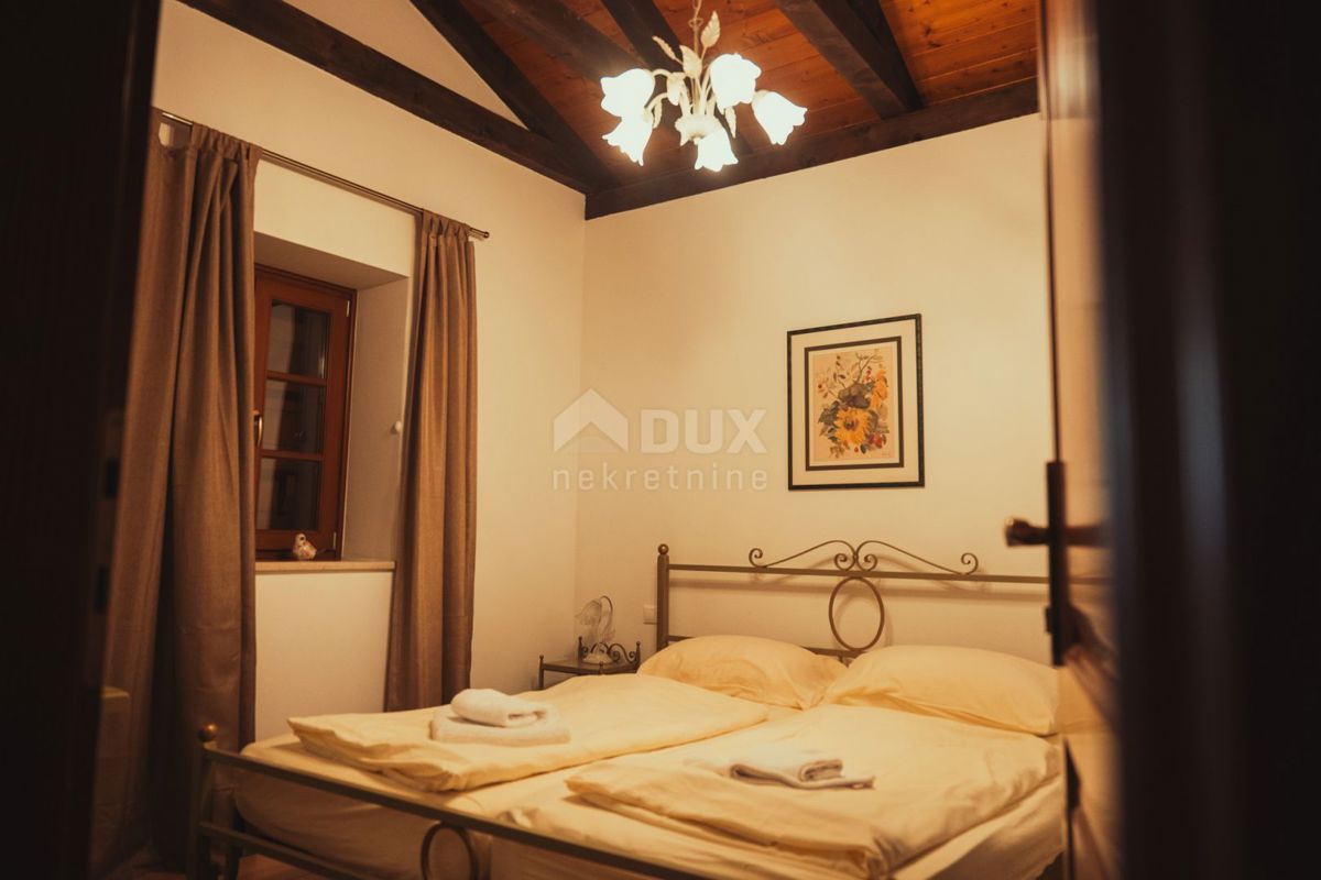 VINODOLSKA DOLINA, BRIBIR - Complesso di 2 ville, vigneto e campo da tennis!