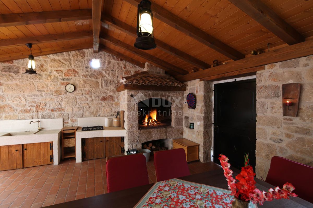 VINODOLSKA DOLINA, BRIBIR - Complesso di 2 ville, vigneto e campo da tennis!