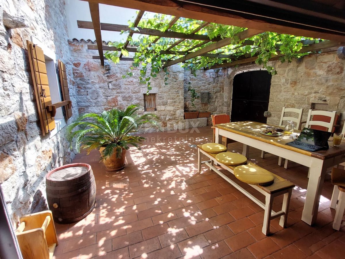 VINODOLSKA DOLINA, BRIBIR - Complesso di 2 ville, vigneto e campo da tennis!