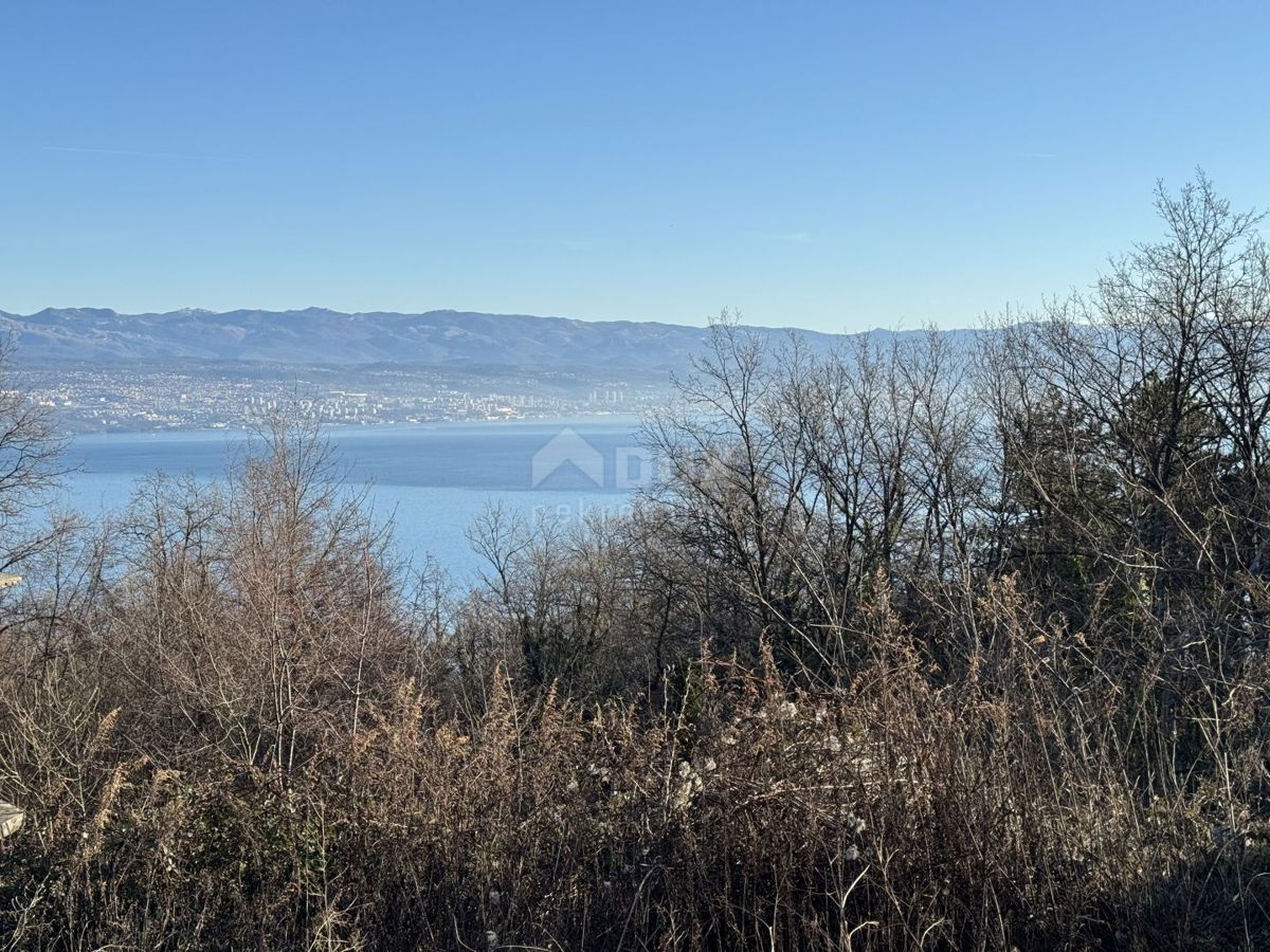 OPATIJA, LOVRAN - terreno edificabile di 1745m2 con una vista di qualità sul mare