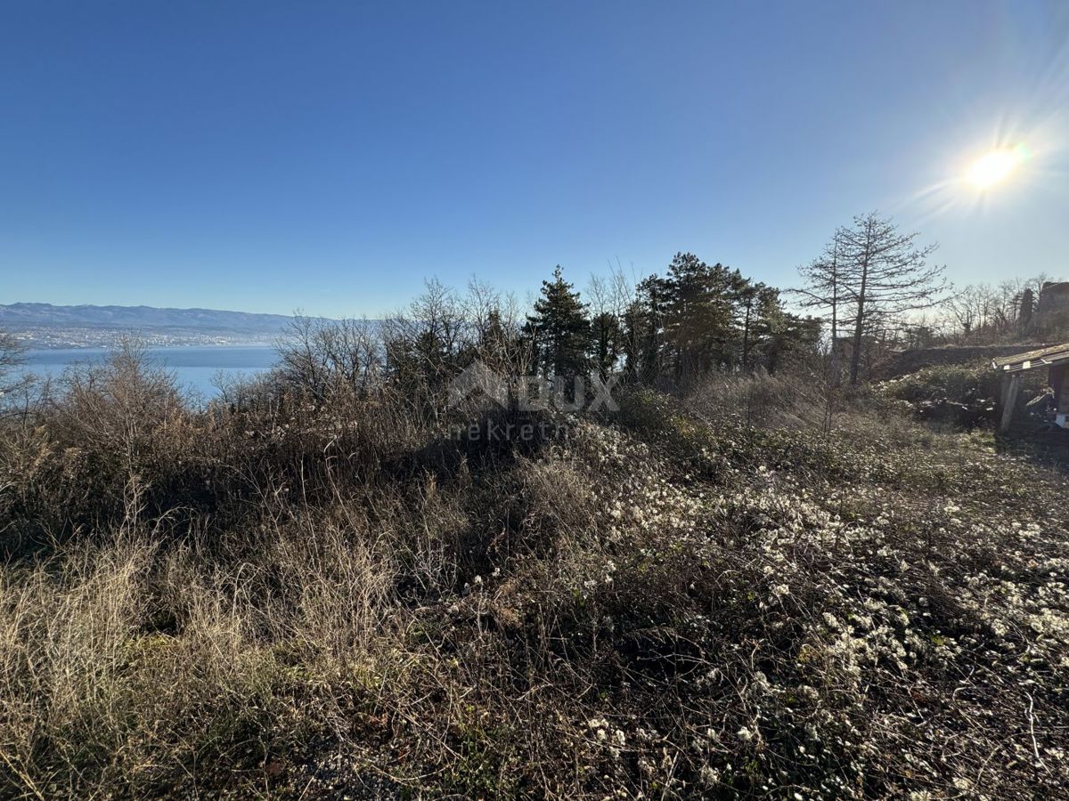 OPATIJA, LOVRAN - terreno edificabile di 1745m2 con una vista di qualità sul mare