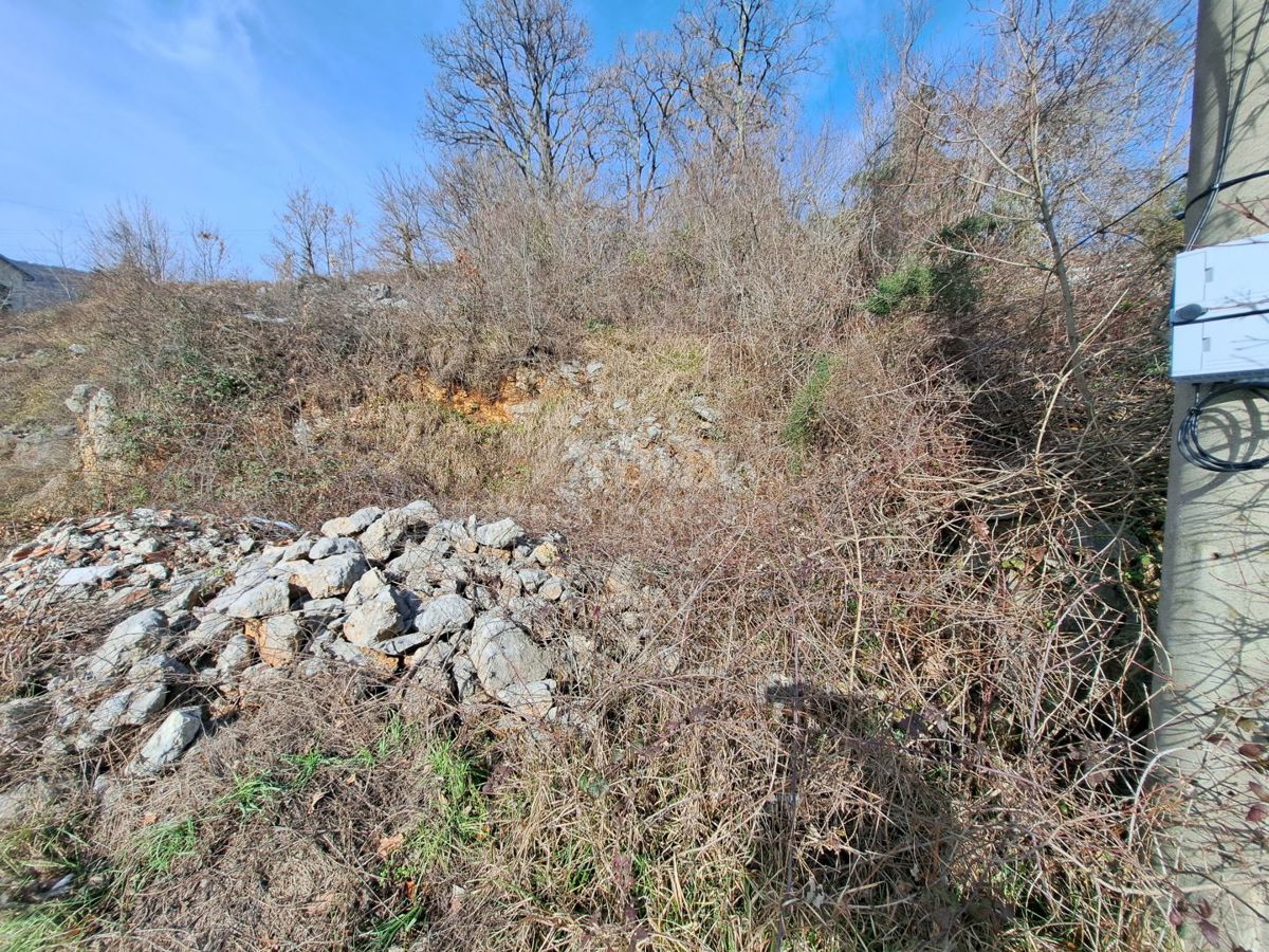 OPATIJA, BREGI, ANĖELI - Opportunità per gli investitori! Terreno edificabile con permesso di costruire rilasciato e utenze pagate.