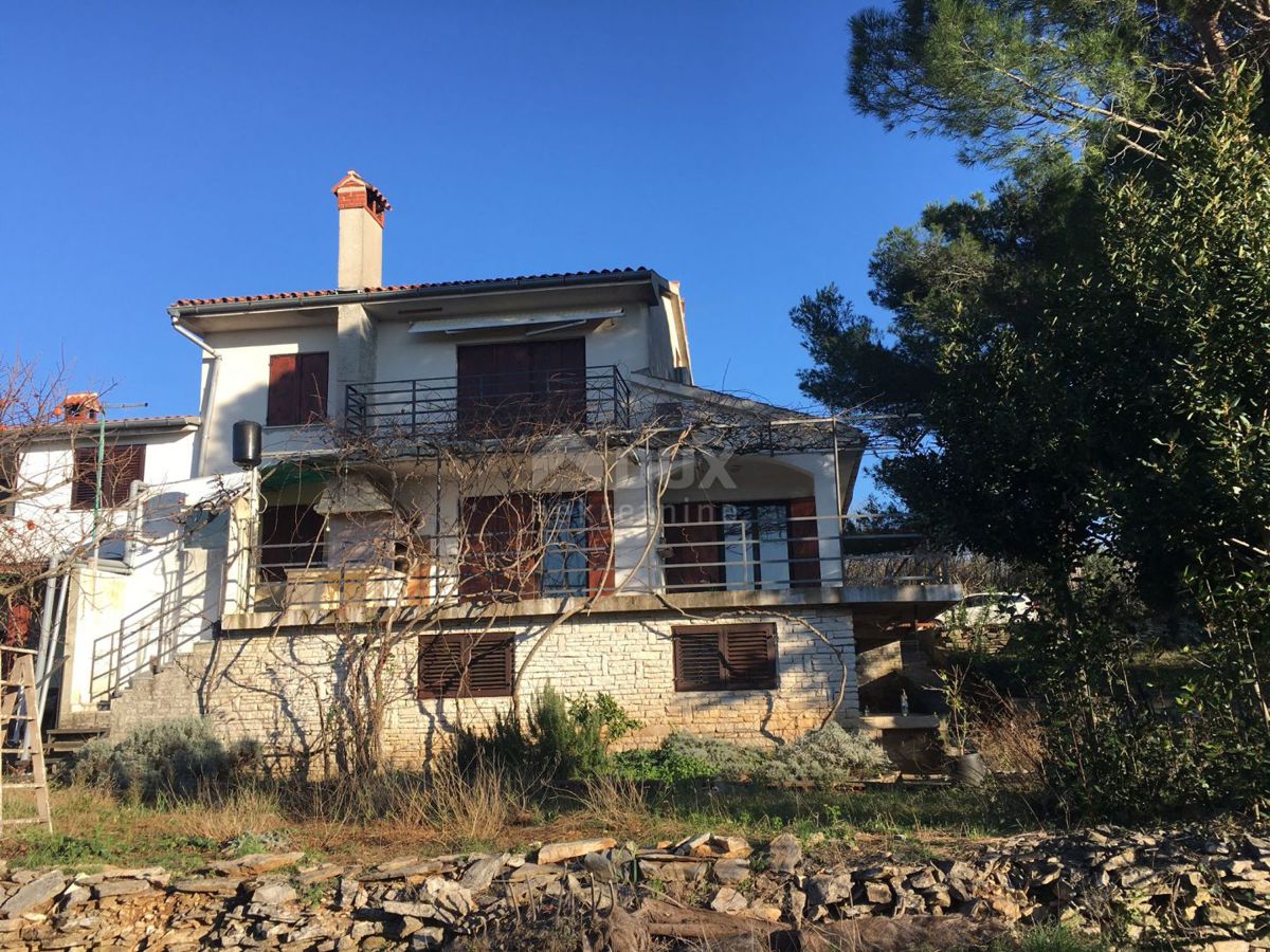 ISTRIA, ALBONA, DINTORNI - Casa bifamiliare con due appartamenti e ampio giardino, vista mare