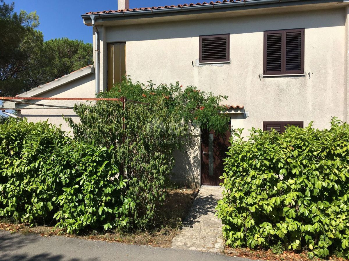 ISTRIA, ALBONA, DINTORNI - Casa bifamiliare con due appartamenti e ampio giardino, vista mare