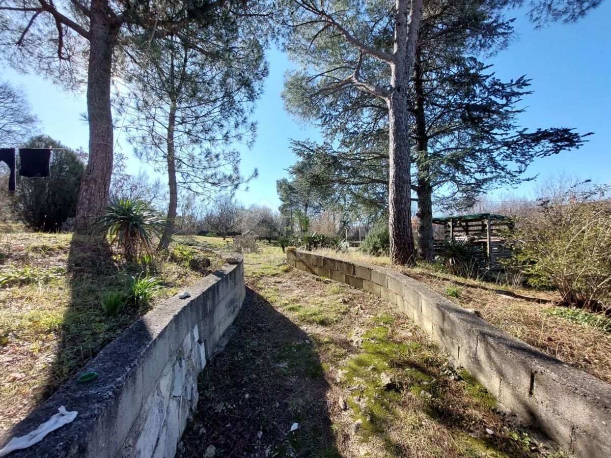 ISTRIA, ALBONA, DINTORNI - Casa bifamiliare con due appartamenti e ampio giardino, vista mare