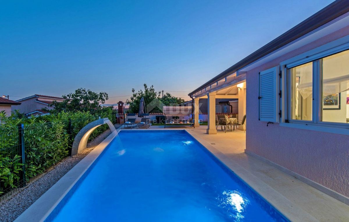 ISTRIA, PARENZO - Casa con piscina