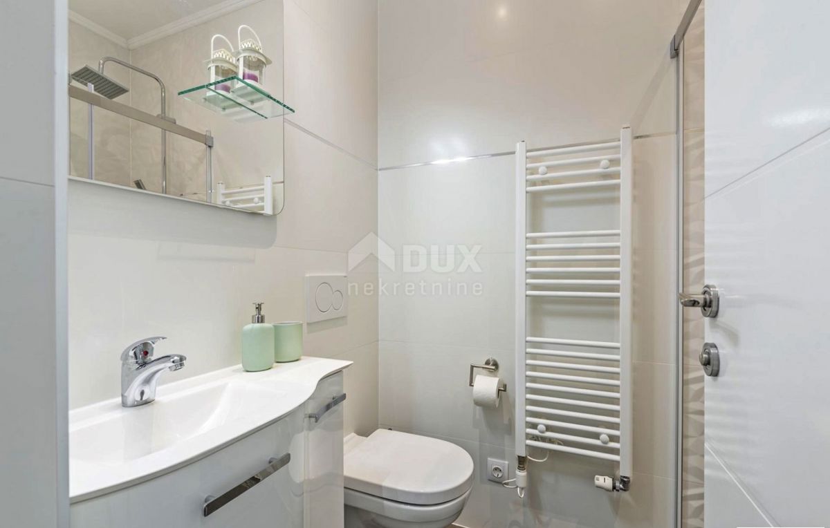 ISTRIA, PARENZO - Casa con piscina