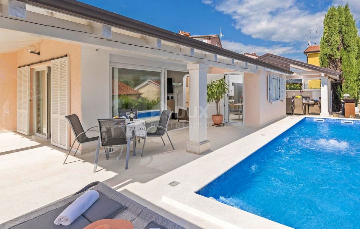 ISTRIA, PARENZO - Casa con piscina