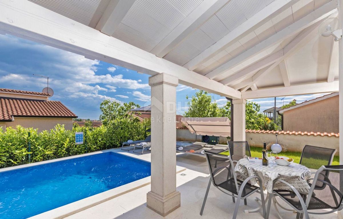 ISTRIA, PARENZO - Casa con piscina