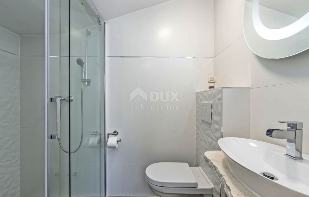 ISTRIA, PARENZO - Casa con piscina