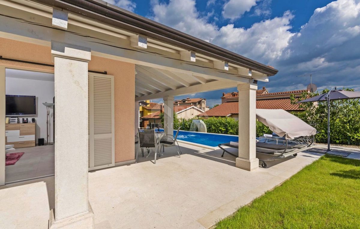 ISTRIA, PARENZO - Casa con piscina