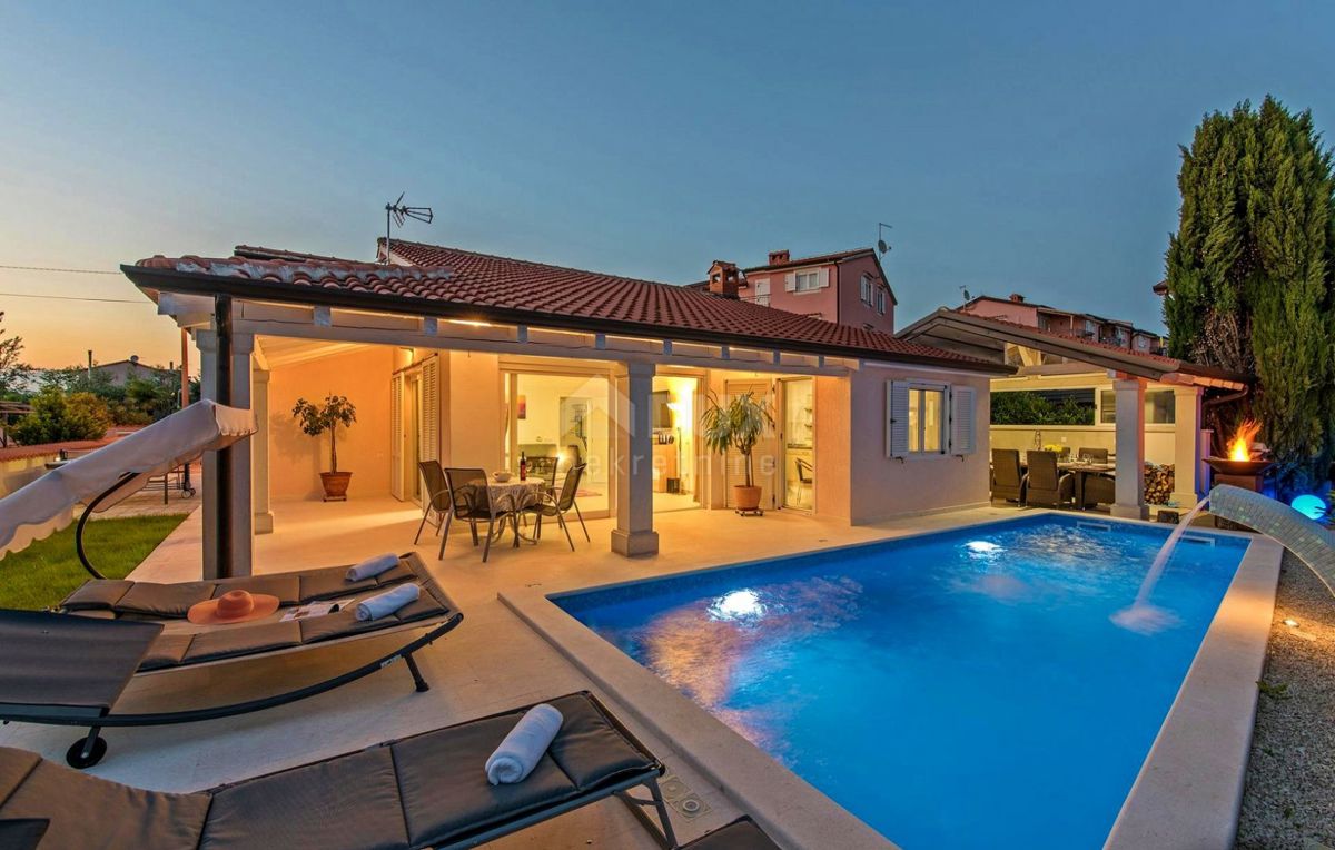 ISTRIA, PARENZO - Casa con piscina