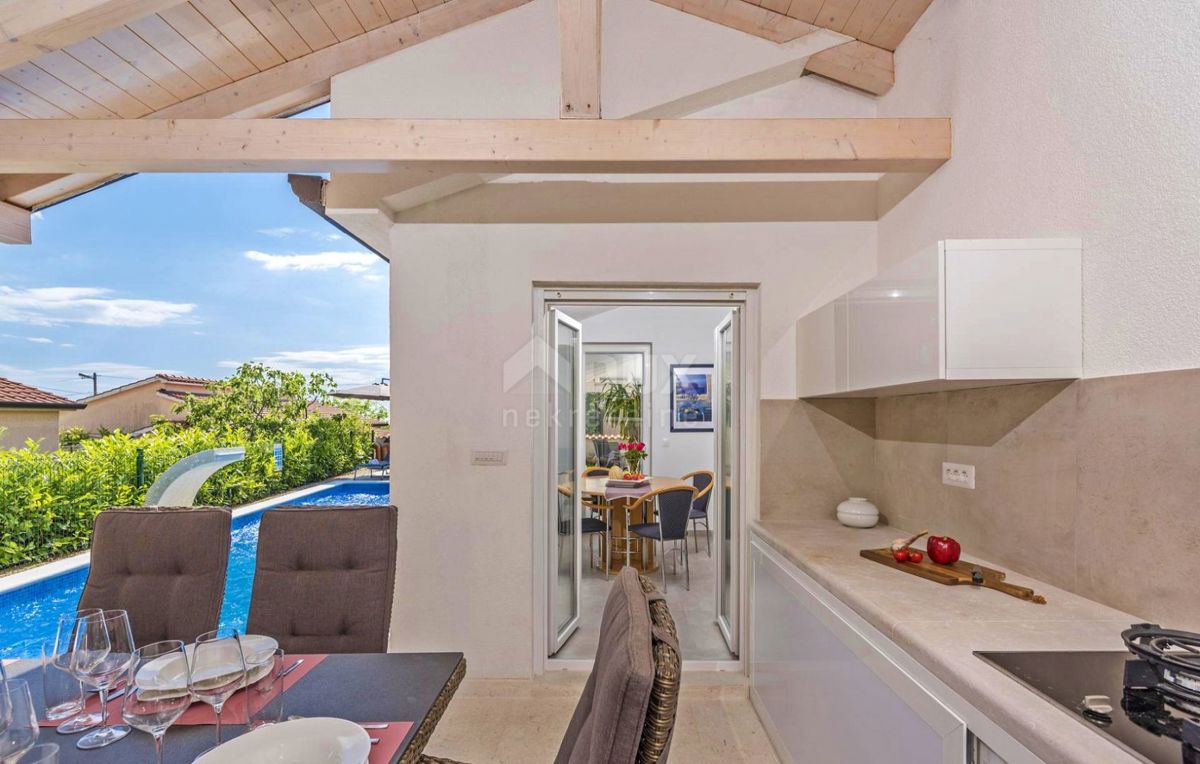 ISTRIA, PARENZO - Casa con piscina