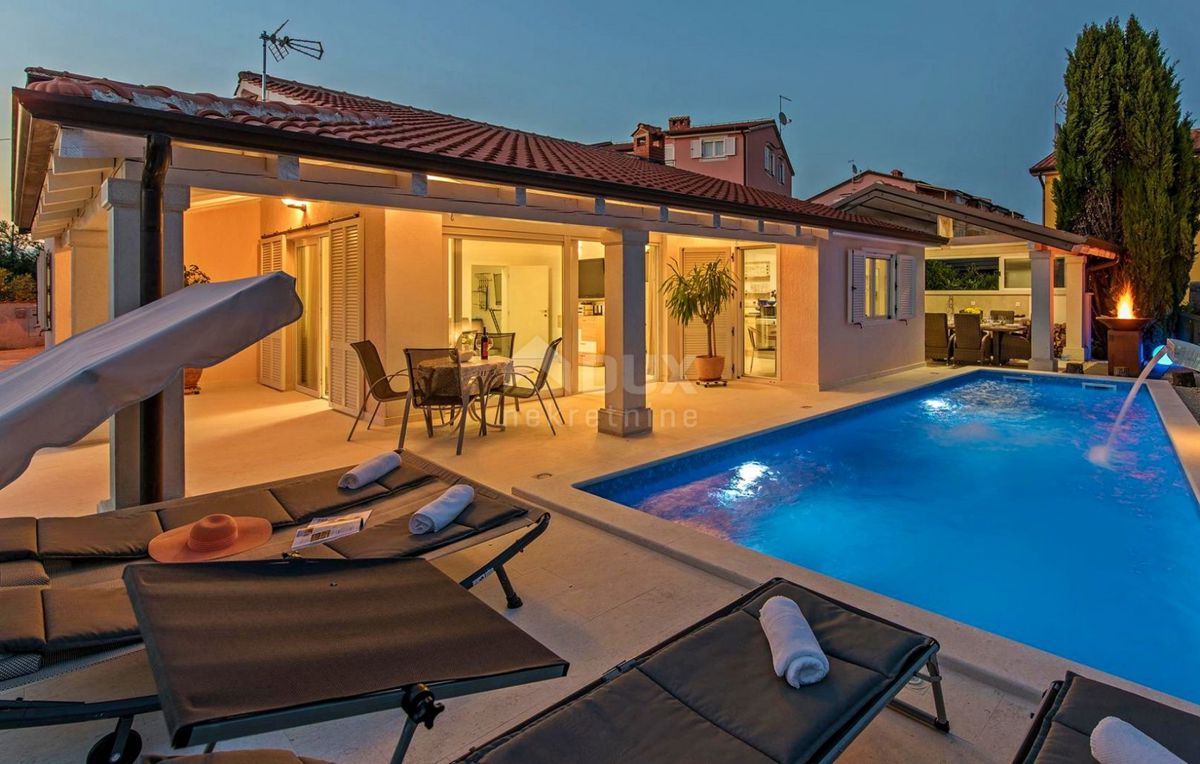 ISTRIA, PARENZO - Casa con piscina