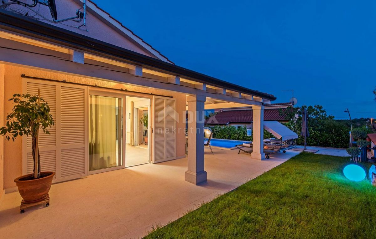 ISTRIA, PARENZO - Casa con piscina