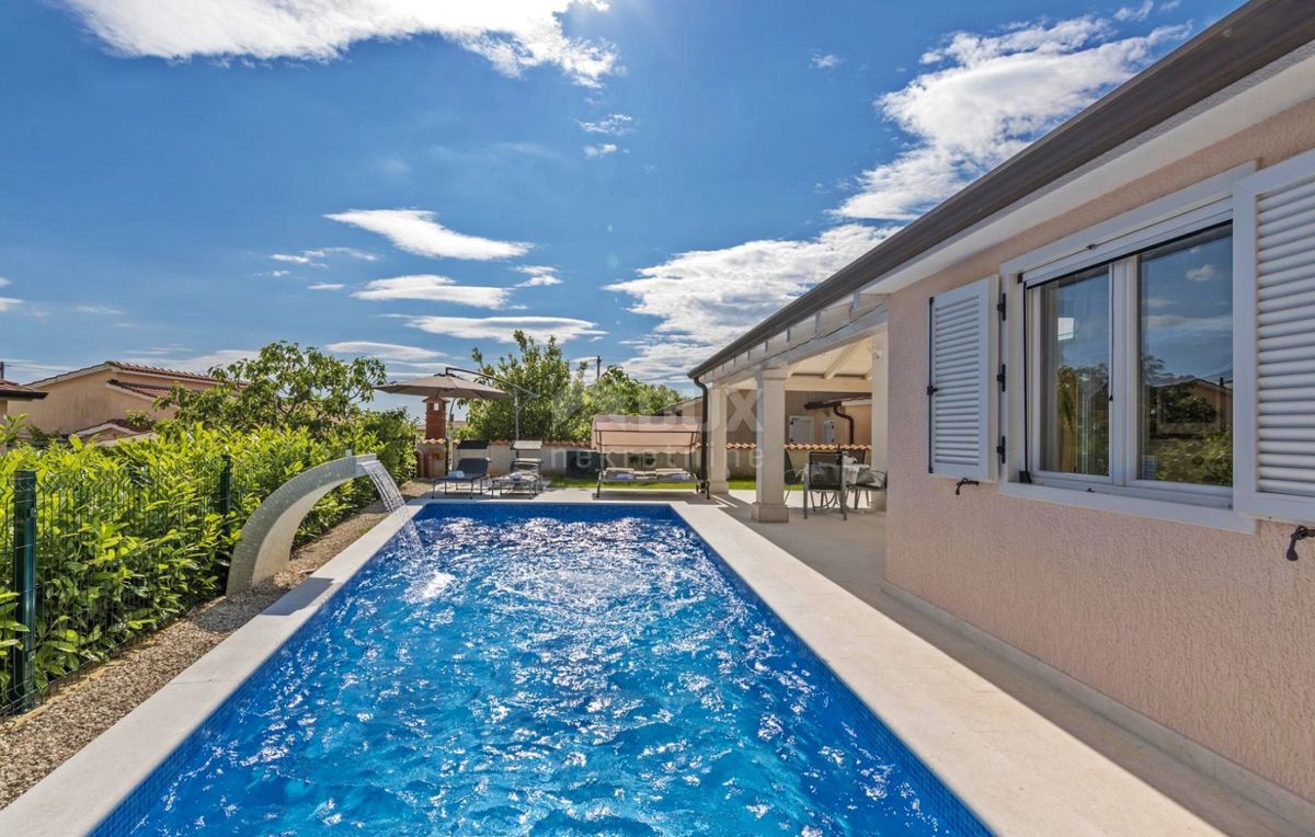 ISTRIA, PARENZO - Casa con piscina