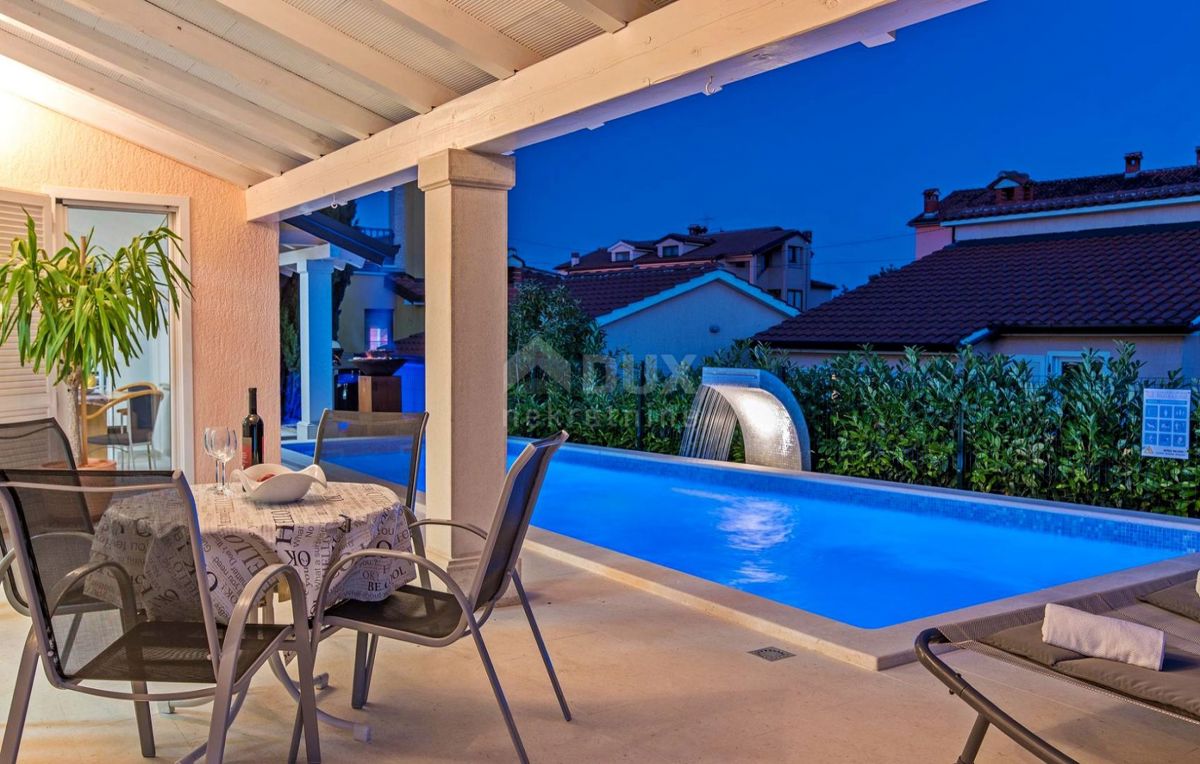 ISTRIA, PARENZO - Casa con piscina