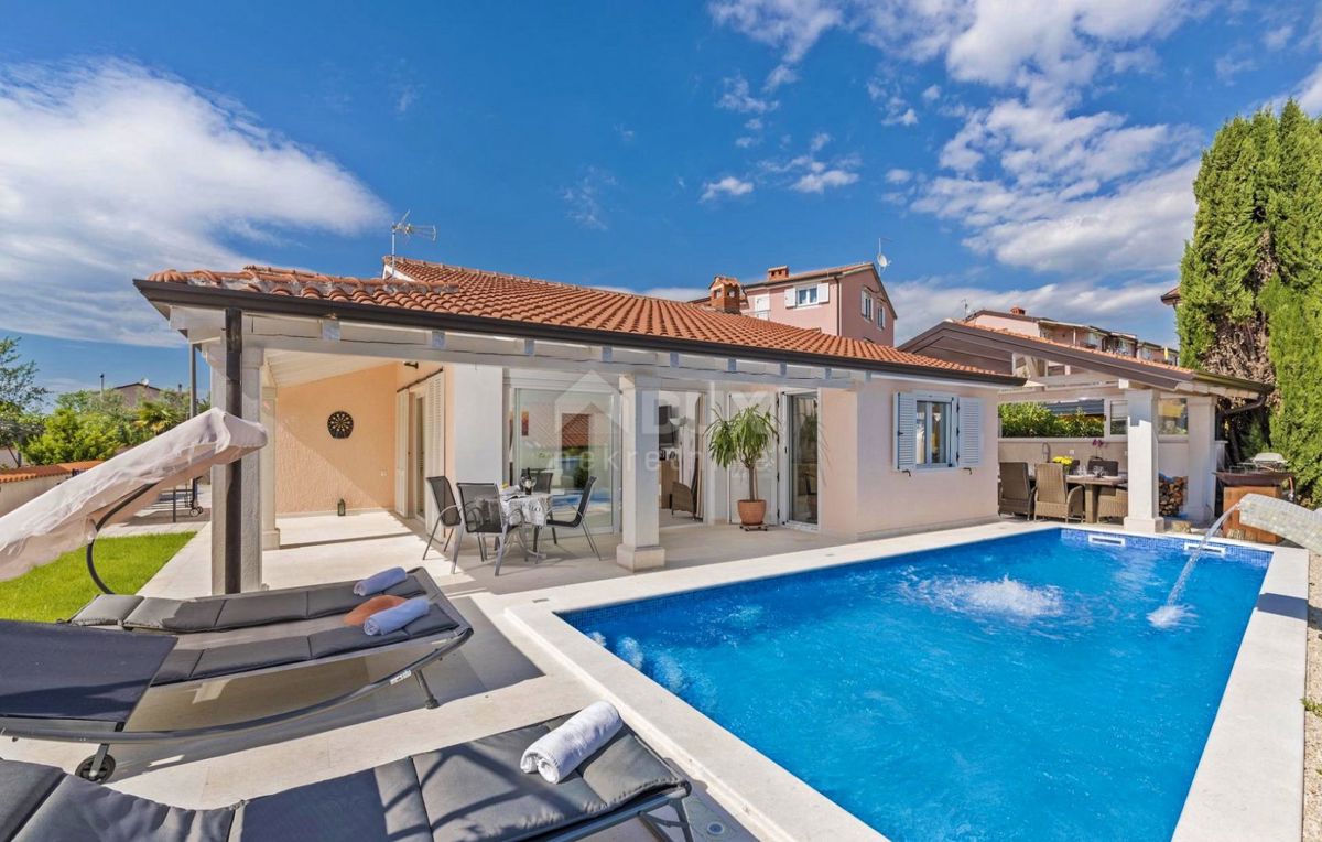 ISTRIA, PARENZO - Casa con piscina