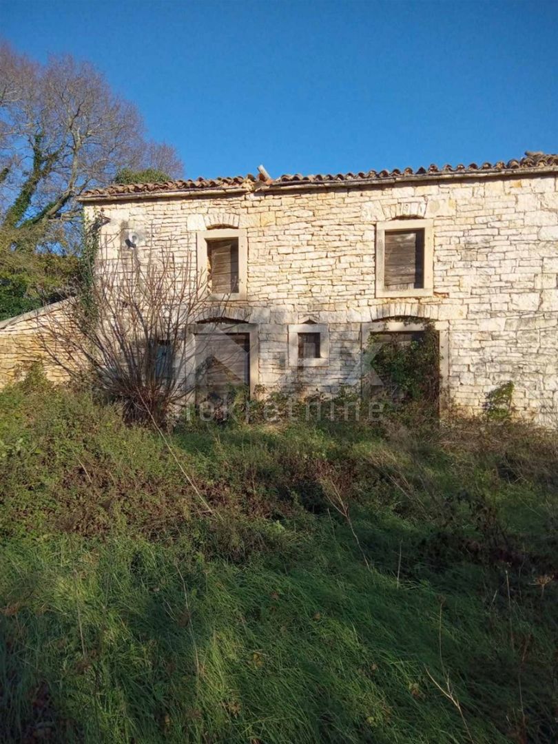 ISTRIA, BARBAN - Casa in pietra da adattamento con terreno