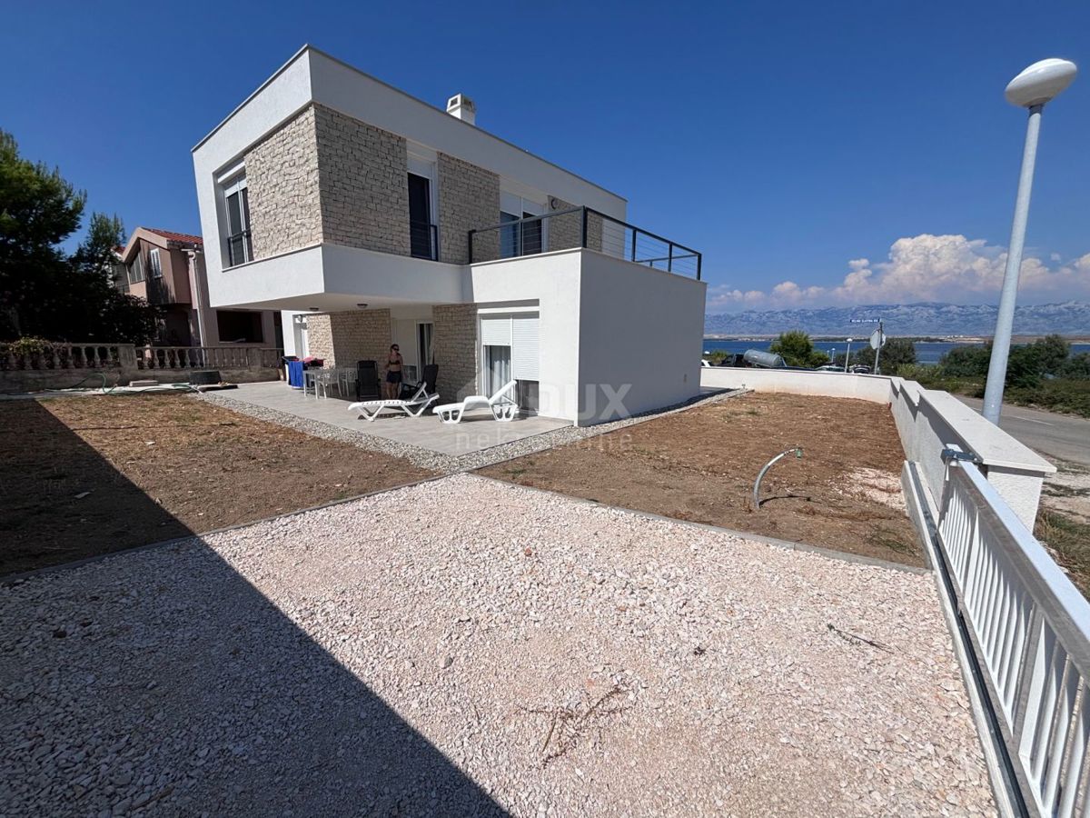 ISOLA DI VIR - Casa moderna con piscina, a 100 metri dal mare!