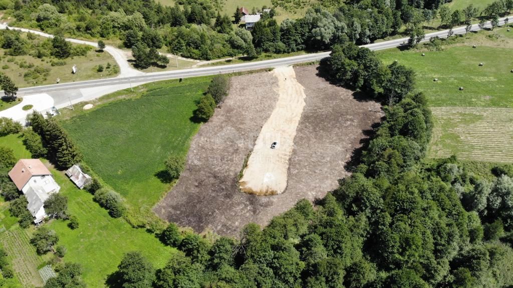 PLITVIČKA JEZERA - Terreno edificabile con permesso di costruire per sei case