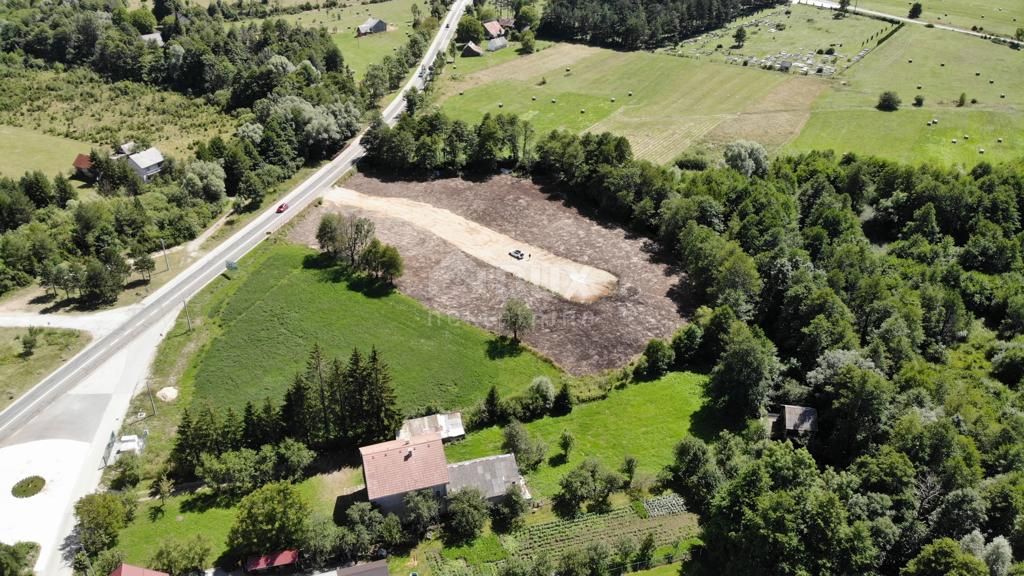 PLITVIČKA JEZERA - Terreno edificabile con permesso di costruire per sei case