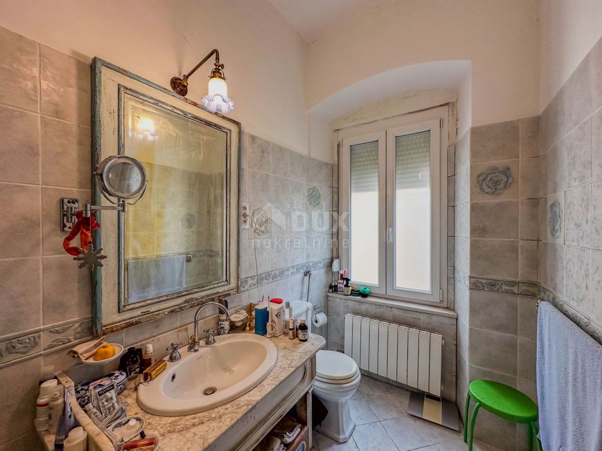 RIJEKA, CENTRO - appartamento, 4 camere da letto + bagno, 3° piano, ARREDATO MAESTRO!