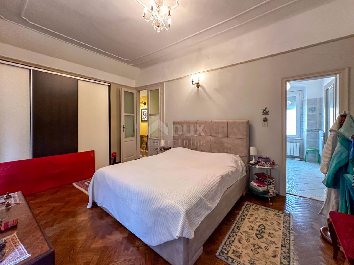 RIJEKA, CENTRO - appartamento, 4 camere da letto + bagno, 3° piano, ARREDATO MAESTRO!