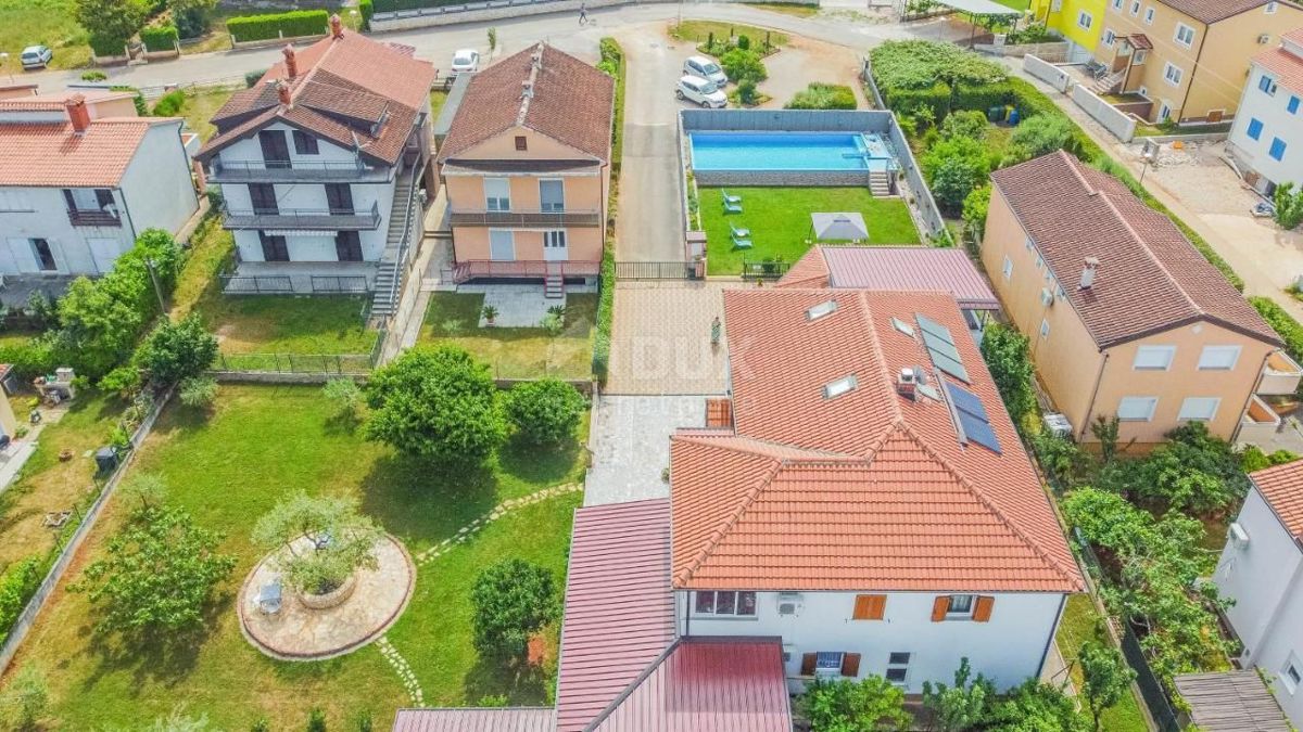 ISTRIA, UMAGO - Palazzina con piscina vicino al mare