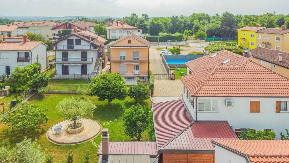 ISTRIA, UMAGO - Palazzina con piscina vicino al mare